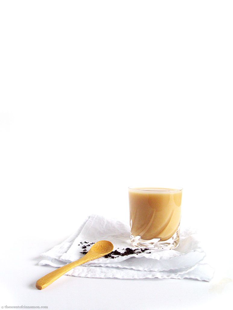Recept voor London Fog, de Earl Grey Latte uit Canada! (vegan) | Eens wat anders proberen dan een Chai Latte? Wat dacht je van een vegan Earl Grey Latte, oftewel London Fog? Een heerlijk warm drankje voor de koude herfst- en wintermaanden, met de beste eigenschappen van zowel een kop thee, als een latte.